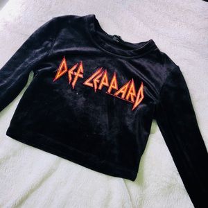 * REALLY SOFT* Def leopard crop top❤️